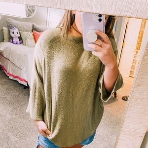 Urban Outfitters warm sweater 💫🌞